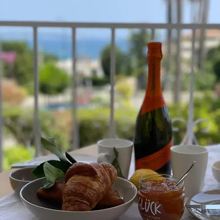 Sea-vue 2 Bedroom In Golfe-juan Close To Lägenhet *